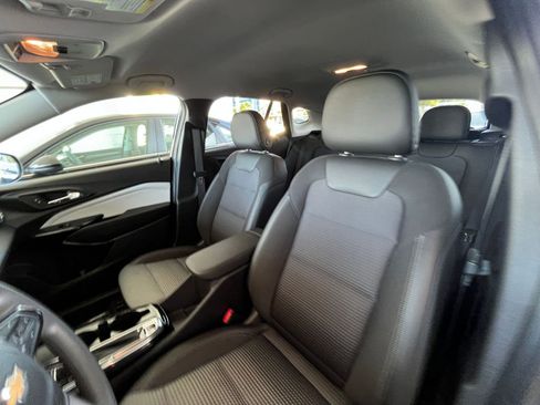 Used 2025 Chevrolet Trax LT image 27