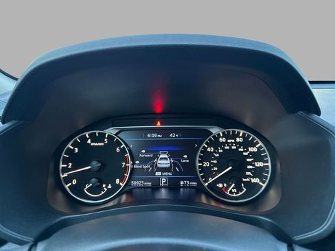 Used 2024 Nissan Altima 2.5 SV image 14