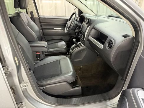 Used 2014 Jeep Compass Latitude w/ Sun/Sound Group AWD/4WD image 7