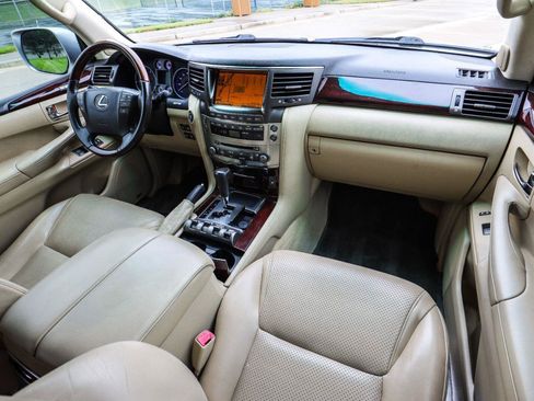Used 2011 Lexus LX 570 4WD w/ Luxury Pkg image 34