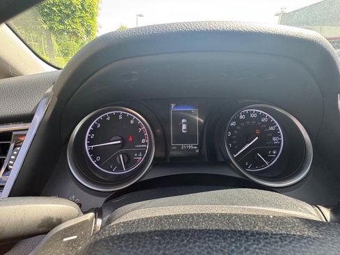 Used 2023 Toyota Camry SE image 8
