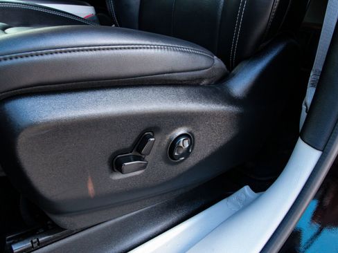 Used 2024 Chrysler Pacifica Touring-L FWD image 15