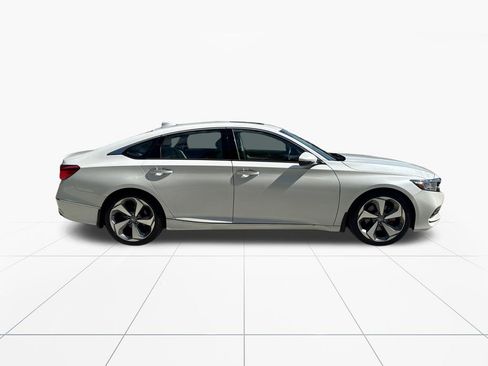 Used 2018 Honda Accord Touring image 9