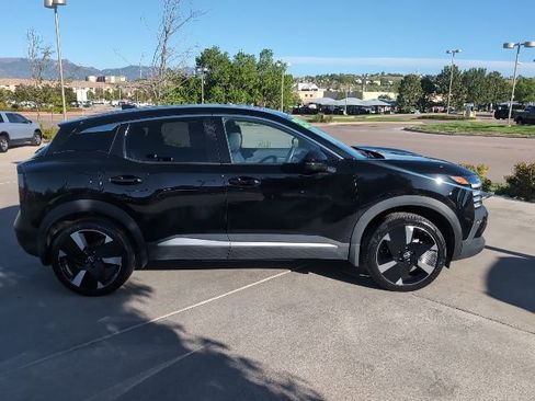Used 2025 Nissan Kicks SR AWD/4WD image 9