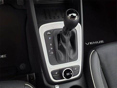 New 2025 Hyundai Venue Limited image 13