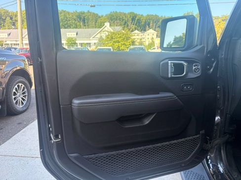 Used 2023 Jeep Wrangler Unlimited Sahara w/ Cold Weather Group AWD/4WD image 14
