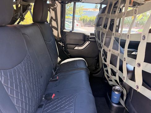 Used 2015 Jeep Wrangler Unlimited Sahara w/ Connectivity Group AWD/4WD image 10