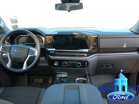 Used 2022 Chevrolet Silverado 1500 RST AWD/4WD image 17