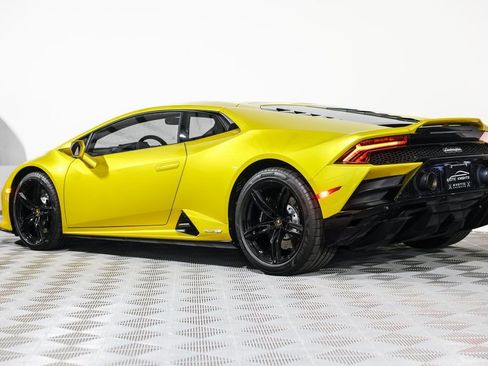 Used 2020 Lamborghini Huracan EVO image 15