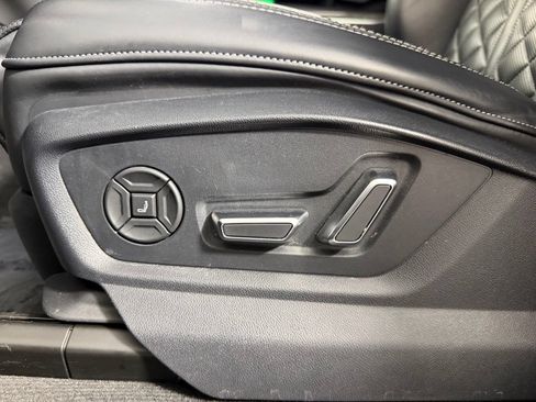 Used 2021 Audi SQ8 Premium Plus w/ Luxury Package AWD/4WD image 28