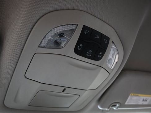 Used 2024 Chrysler Pacifica Select image 21