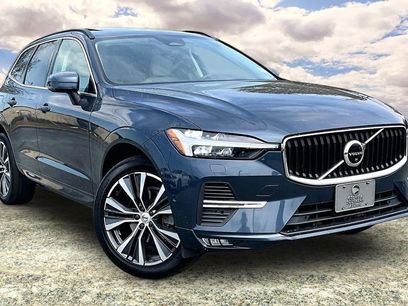 Used 2022 Volvo XC60 B5 Momentum w/ Advanced Package