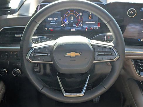 Used 2025 Chevrolet Suburban High Country image 9