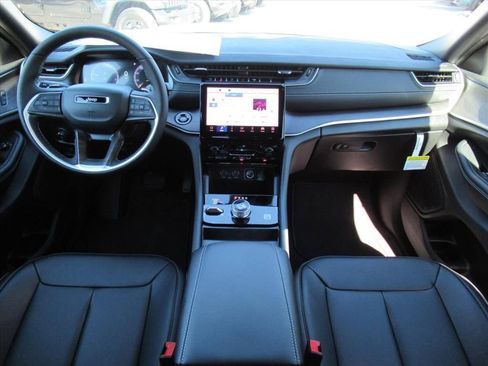 New 2025 Jeep Grand Cherokee Limited image 13