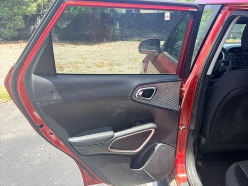 Used 2023 Kia Soul LX FWD image 14