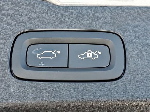 Used 2021 Volvo V60 T5 Cross Country w/ Climate Package image 30