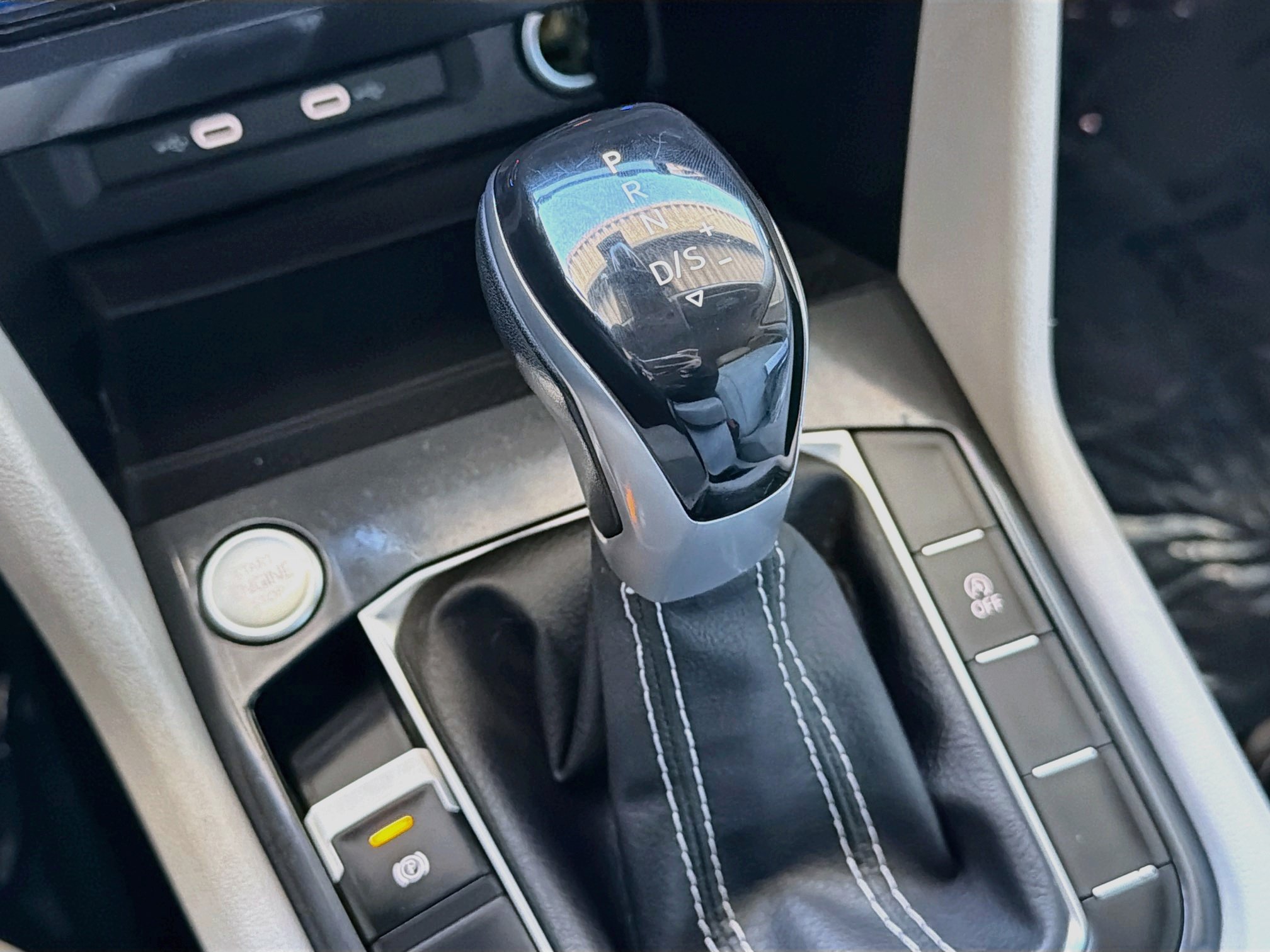 Used 2023 Volkswagen Tiguan SE AWD/4WD image 24