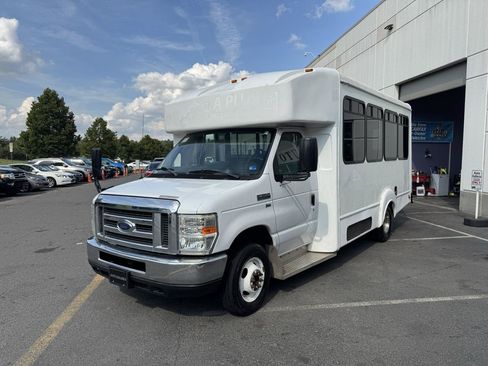 Used 2013 Ford E-350 and Econoline 350 Super Duty w/ Shuttle Bus Prep Pkg RWD image 13