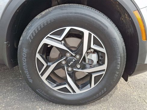 Used 2024 Kia Sportage LX image 8