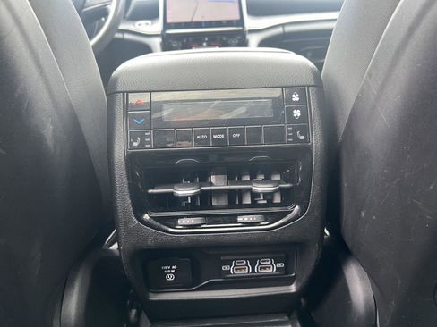 Used 2021 Jeep Grand Cherokee L Limited image 25