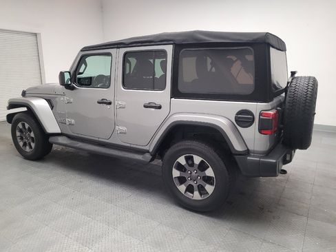 Used 2018 Jeep Wrangler Unlimited Sahara w/ Dual Top Group AWD/4WD image 3