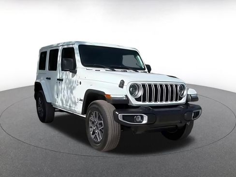 Used 2025 Jeep Wrangler Unlimited Sahara AWD/4WD image 2