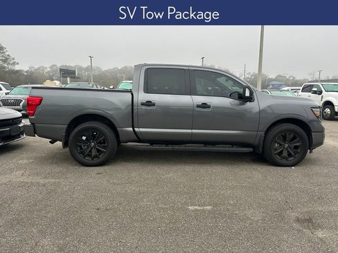 Used 2023 Nissan Titan SV w/ SV Convenience Package image 7