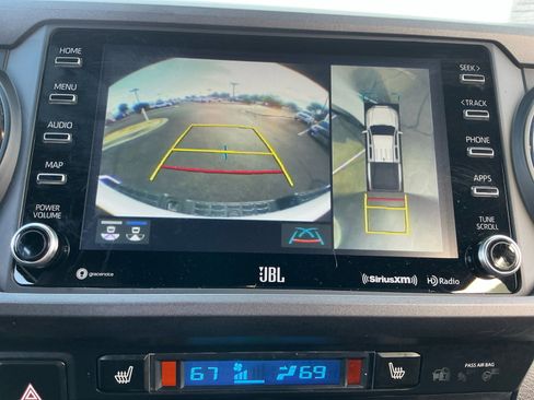 Used 2023 Toyota Tacoma TRD Off-Road image 29