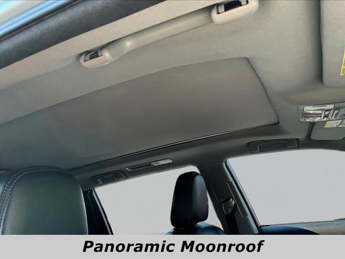 Used 2017 Toyota Highlander Limited Platinum FWD image 28