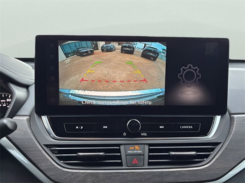 Used 2023 Nissan Altima 2.5 SV w/ SV Premium Package image 20