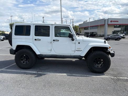 Used 2014 Jeep Wrangler Unlimited Sahara w/ Connectivity Group AWD/4WD image 5