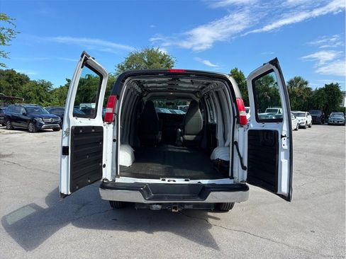 Used 2017 Chevrolet Express 2500 RWD image 32