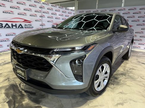 Used 2024 Chevrolet Trax LS w/ Driver Confidence Package FWD image 2