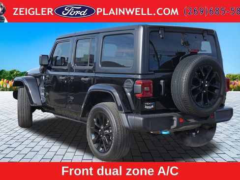 Used 2022 Jeep Wrangler Unlimited Sahara w/ Cold Weather Group AWD/4WD image 3