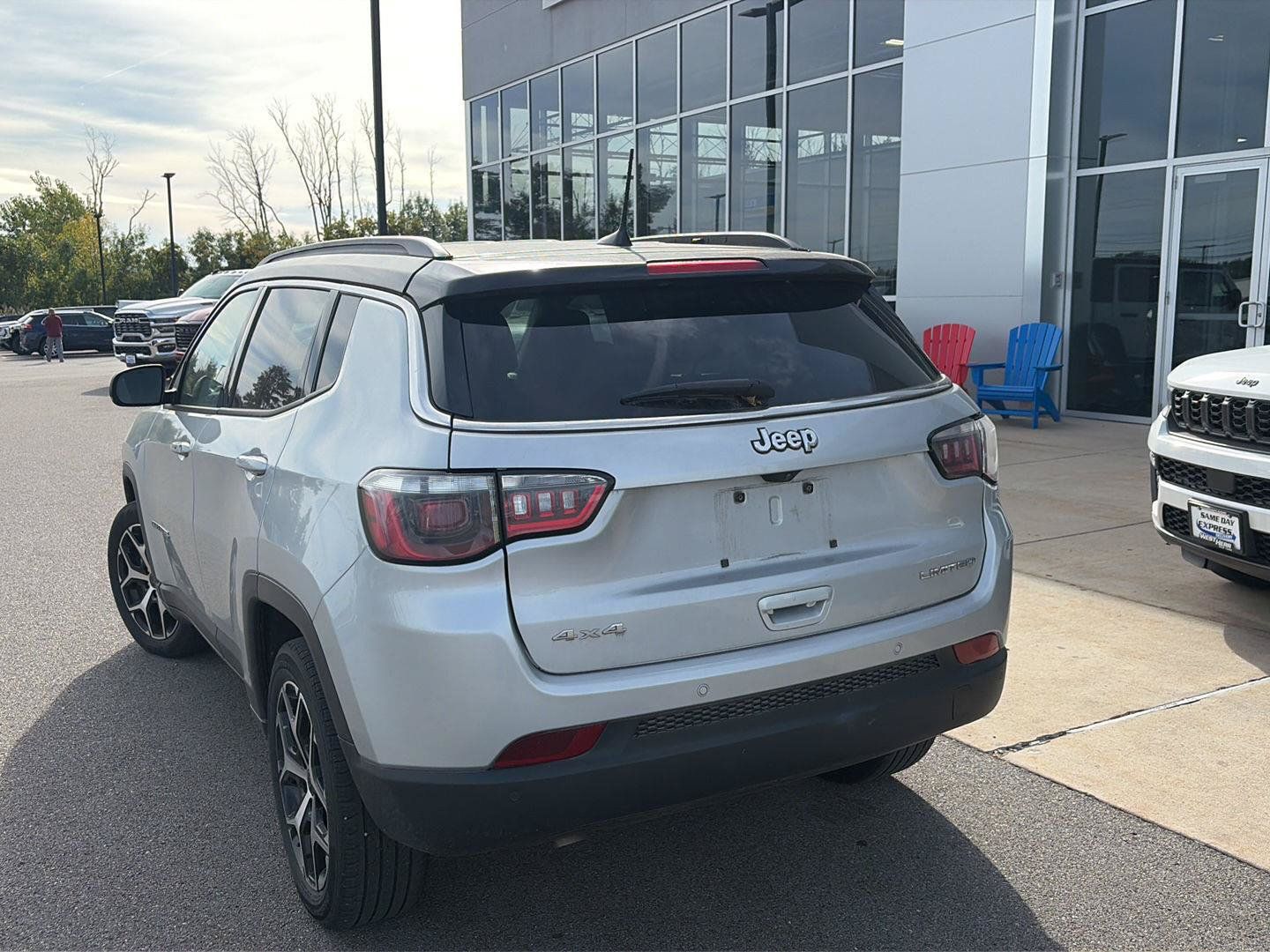 Used 2025 Jeep Compass Limited AWD/4WD image 3