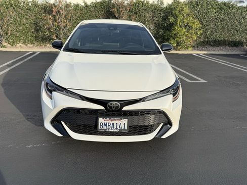 Used 2019 Toyota Corolla SE image 2