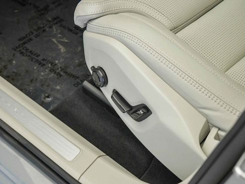 Certified 2025 Volvo XC60 B5 Ultra w/ Protection Package Premier image 23