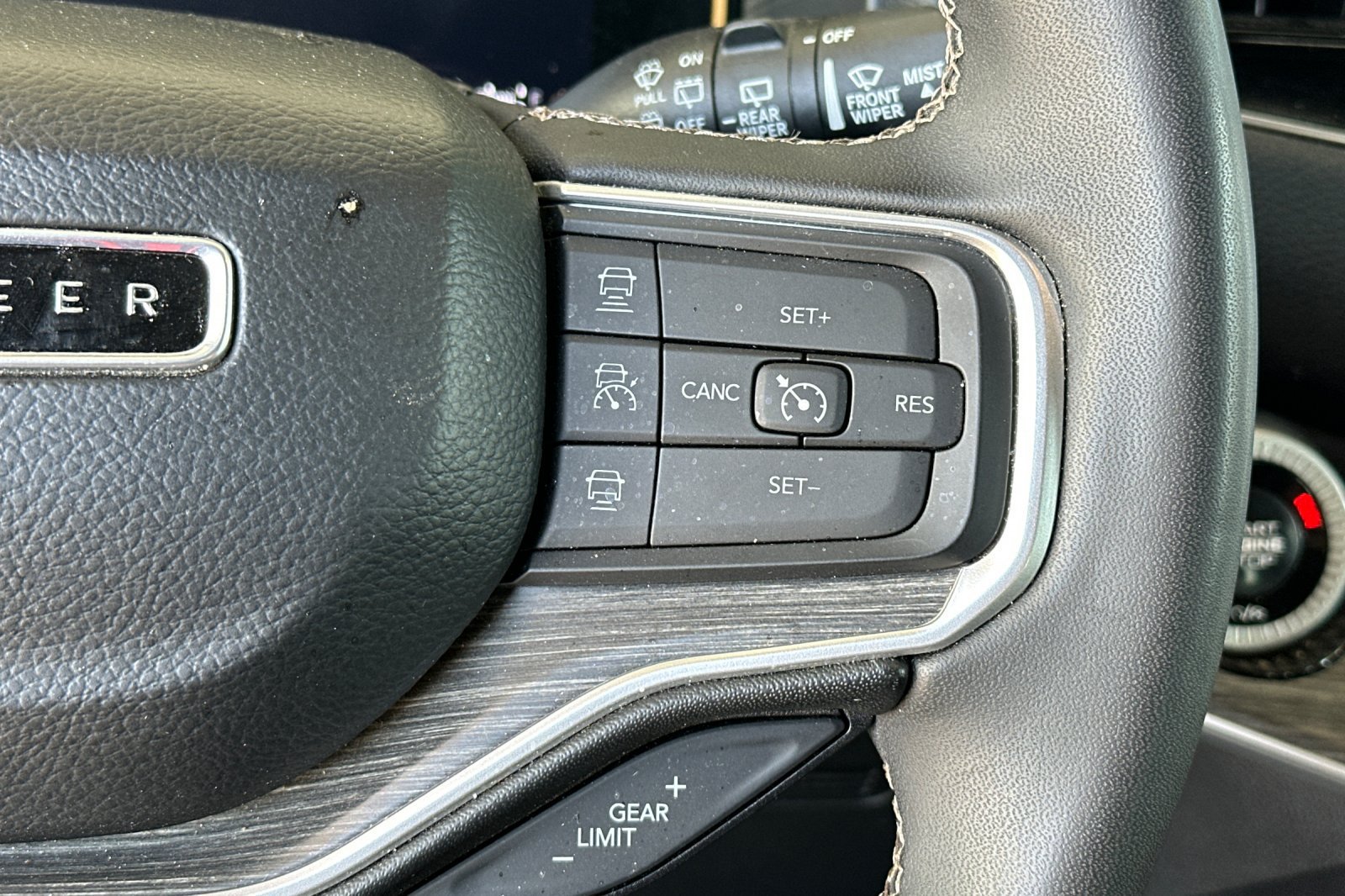 Used 2024 Jeep Wagoneer Series II AWD/4WD image 30