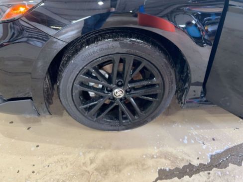 Used 2025 Toyota Camry SE image 1