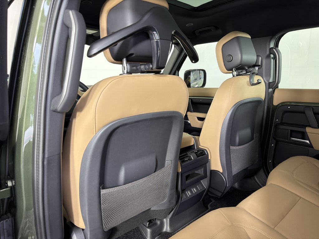 New 2026 Land Rover Defender 110 X-Dynamic SE AWD/4WD image 30