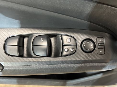 Used 2025 Nissan Altima 2.5 SV image 17