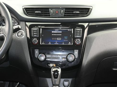 Used 2019 Nissan Rogue Sport SV AWD/4WD image 27