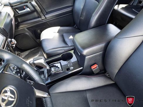 Used 2022 Toyota 4Runner TRD Off-Road Premium w/ Moonroof Package AWD/4WD image 32