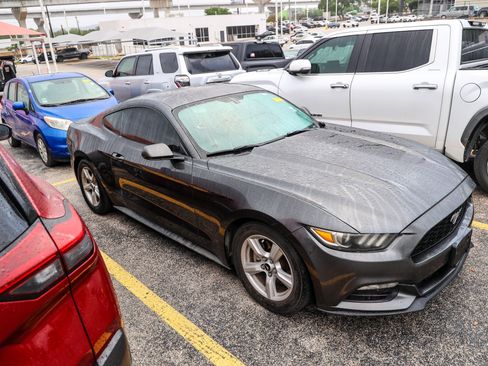 Used 2016 Ford Mustang Coupe image 7