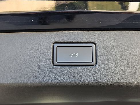 New 2026 Volkswagen Tiguan SE image 7