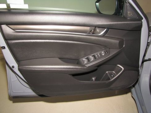 Used 2021 Honda Accord Sport image 10