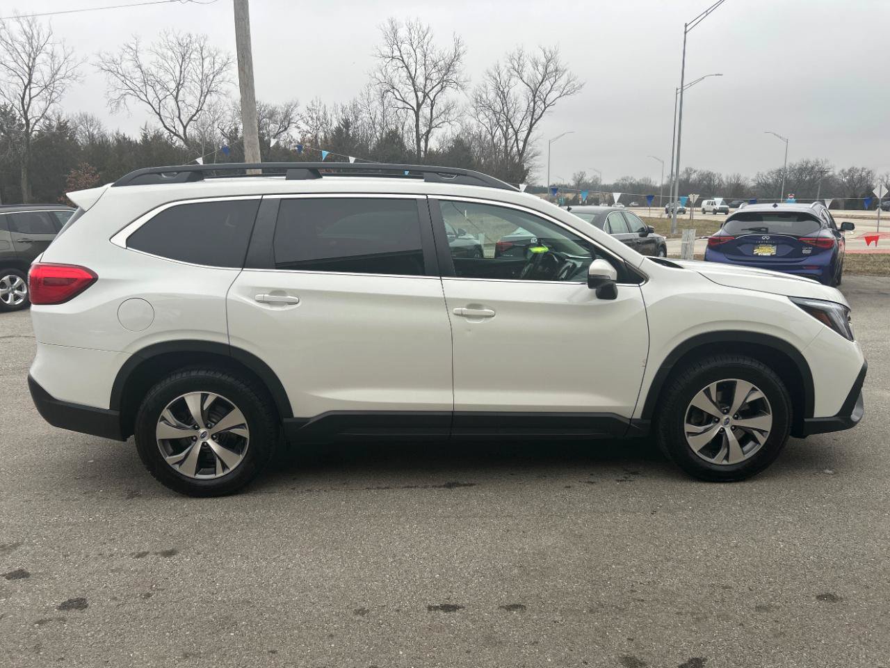 Used 2023 Subaru Ascent Premium w/ Convenience Package AWD/4WD image 4