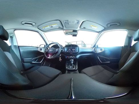 Used 2025 Kia Soul LX w/ LX Technology Package FWD image 40