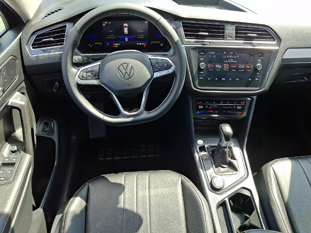 Used 2022 Volkswagen Tiguan SE AWD/4WD image 3