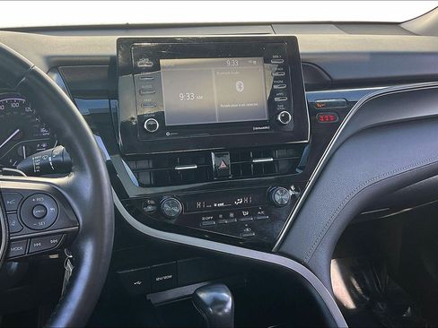 Used 2022 Toyota Camry SE w/ Cold Weather Package image 7